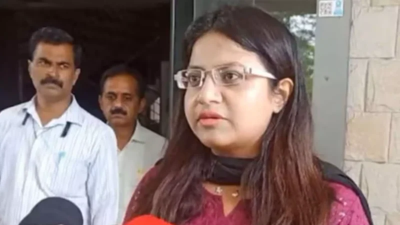 Pooja Khedkar News: बर्खास्त IAS पूजा खेडकर की अग्रिम जमानत याचिका खारिज, गिरफ्तारी से बचने के लिए भागी दुबई