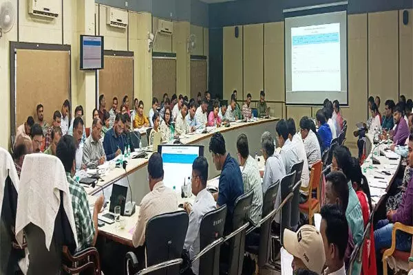 Mahasamund News: आवास योजना के तहत निर्माण कार्यों को दें सर्वोच्च प्राथमिकता – सीईओ आलोक