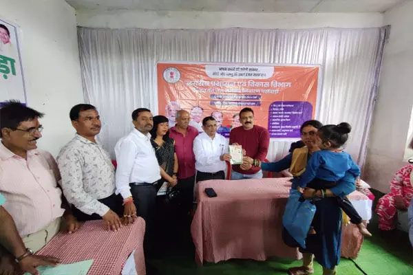 Jashpur Nagar News: जनसमस्या निवारण पखवाडा: पुरानीटोली सामुदायिक भवन हुआ शिविर का आयोजन