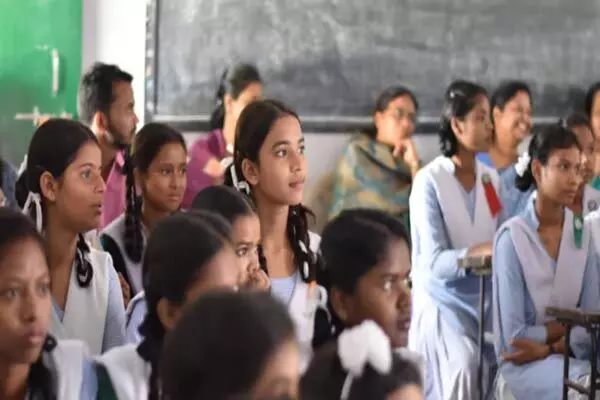 MP School News: स्कूल में टीचर ने उतरवाए लड़कियों के कपड़े,  वीडियो बनाकर वायरल करने की दी धमकी, जाने मामला