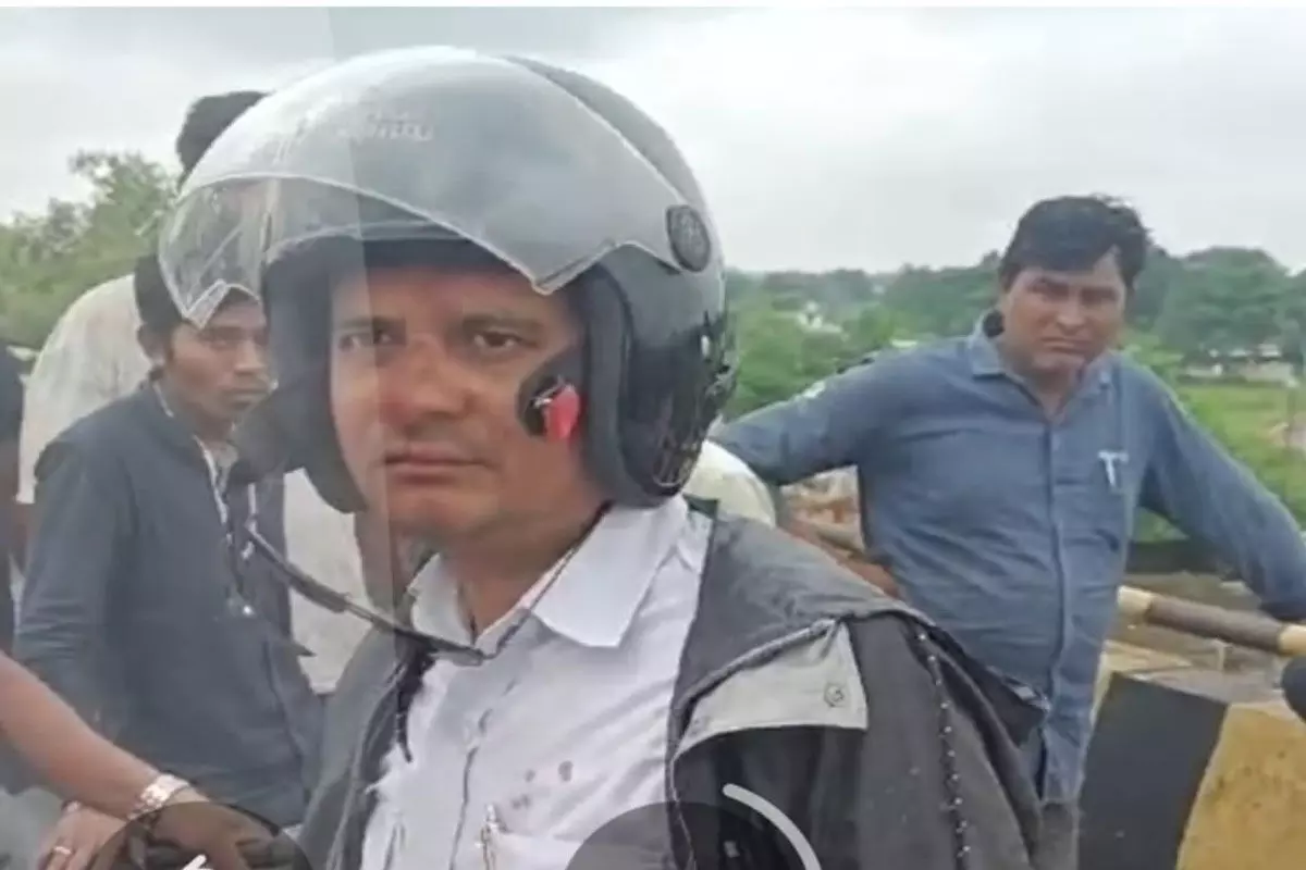 CG: शराबी शिक्षक, डॉक्टर के बाद अब नशे में धुत्त ट्रैफिक आरक्षक की करामात, कइयों को मारा ठोकर, SP ने किया निलंबित