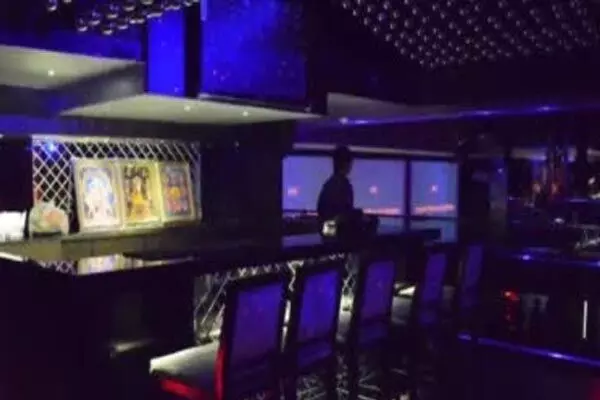 Bilaspur News: गुंडागर्दी का बार: आबकारी अफसरों की दिखावे की कार्रवाई, सिर्फ दो दिन के लिए लाइसेंस किया निलंबित