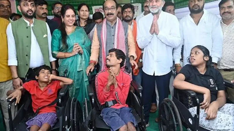 Chhattisgarh News: जन समस्या निवारण शिविर में पहुँचे उप मुख्यमन्त्री अरुण साव, खूबचंद वार्ड के विकास के लिए नगर निगम को 1 करोड़ अनुदान की घोषणा…