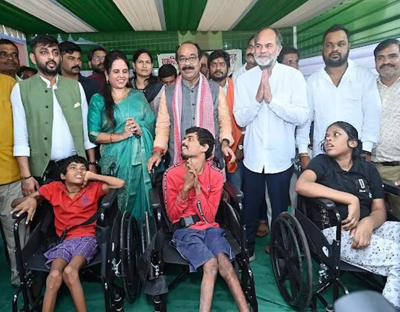 Chhattisgarh News: जन समस्या निवारण शिविर में पहुँचे उप मुख्यमन्त्री अरुण साव, खूबचंद वार्ड के विकास के लिए नगर निगम को 1 करोड़ अनुदान की घोषणा…