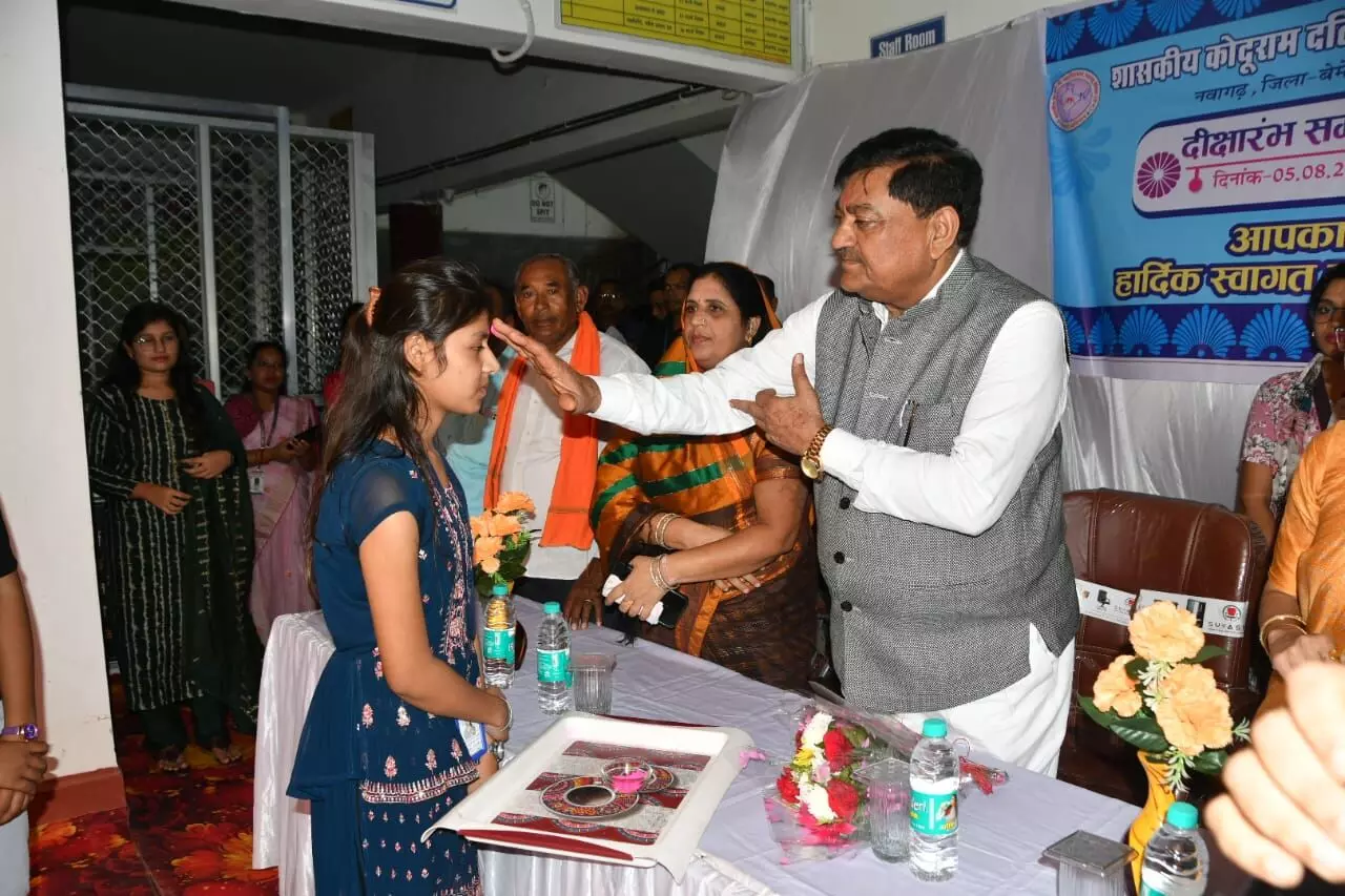 Bemetara News: खेल, कला और व्यावसायिक कौशल में दक्ष बने विद्यार्थी : खाद्य मंत्री दयालदास बघेल