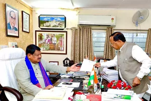 Chhattisgarh News: दिल्ली में केंद्रीय ओराम से मिले नेताम: प्रधानमंत्री आदर्श ग्राम योजना का 74.69 करोड़ जारी करने का किया अनुरोध