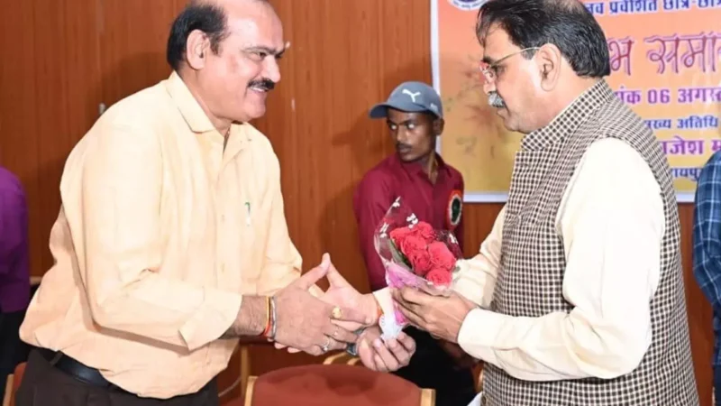 Raipur: कक्षाओं में प्रथम आने वाले विद्यार्थियों को मिलेंगे स्कूटी, बुलेट और नक़द पुरस्कार…