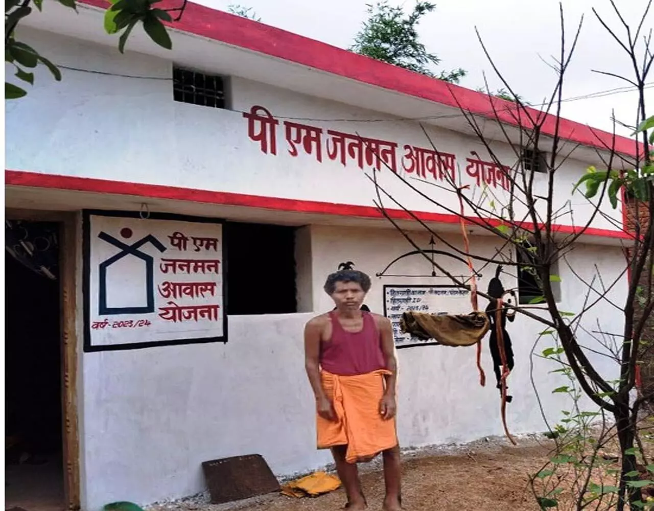 Mahasamund: प्रधानमंत्री आवास योजना ने सदाराम कमार के जीवन में लाई खुशियों की नई रोशनी