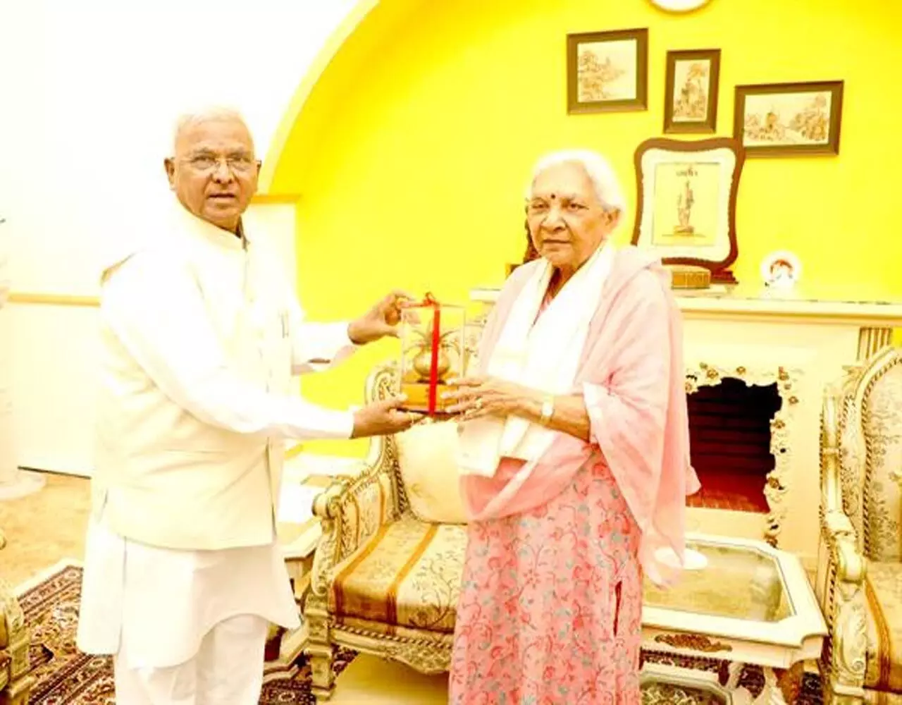 MP News: राज्यपाल मंगुभाई पटेल ने की उत्तर प्रदेश की राज्यपाल से भेंट