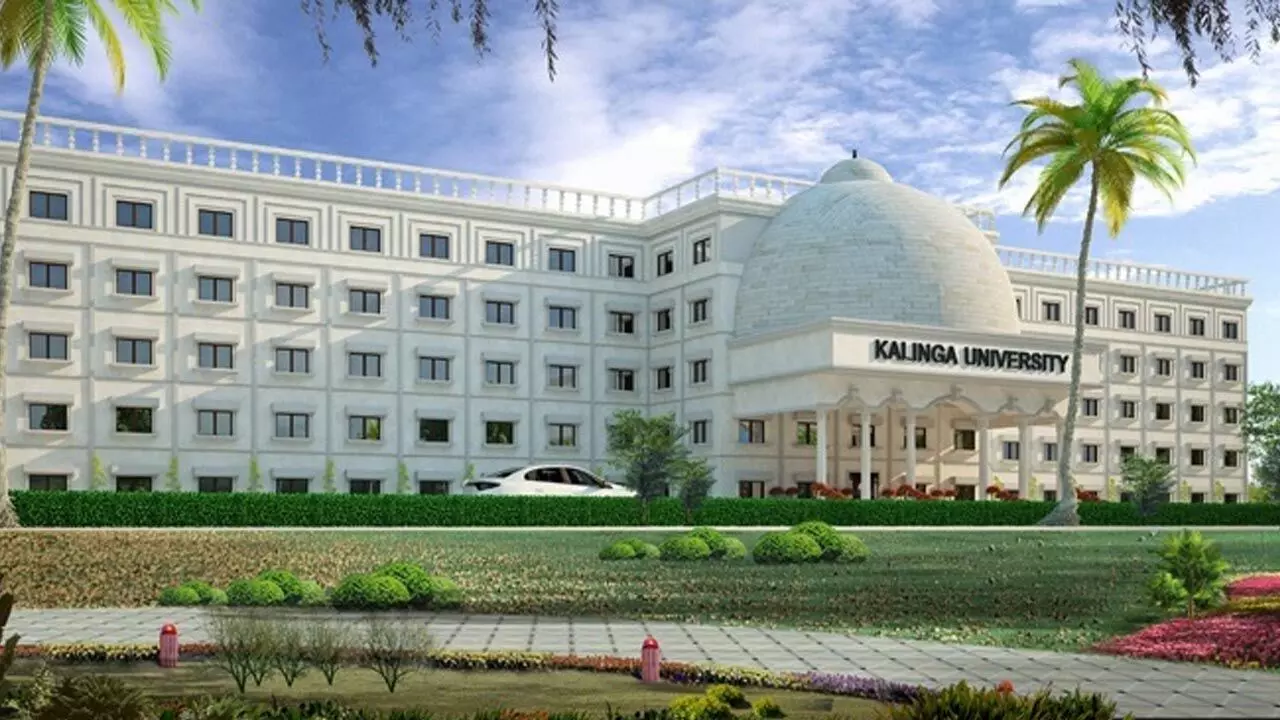 Kalinga University: कलिंगा विश्वविद्यालय द्वारा शासकीय चिकित्सालय, आरंग को हाइड्रोलिक डिलीवरी टेबल भेंट किया गया…