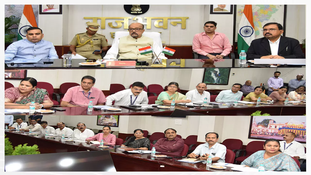 CG: राजभवन में हुई कार्यरत अधिकारियों व कर्मचारियों की बैठक, राज्यपाल ने कहा-जलवायु परिवर्तन एवं पर्यावरण प्रदूषण के दुष्प्रभावों से बचने के लिए प्रत्येक नागरिक प्रयास करें