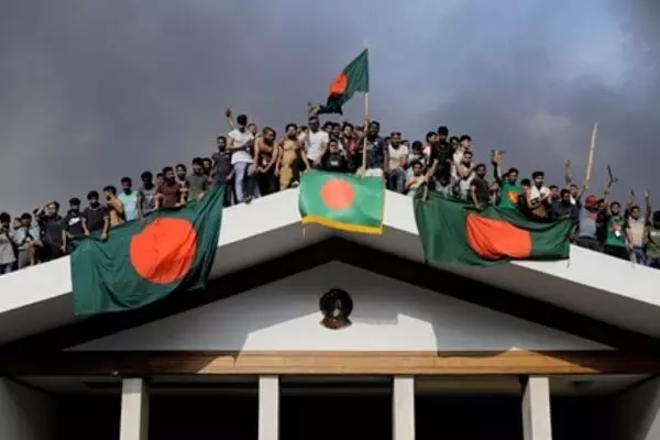 Chhattisgarh News: छत्तीसगढ़ के 600 से अधिक लोग फंसे बांग्लादेश में, सोशल मीडिया के जरिये एक – दूसरे का  बढ़ा रहे हौसला