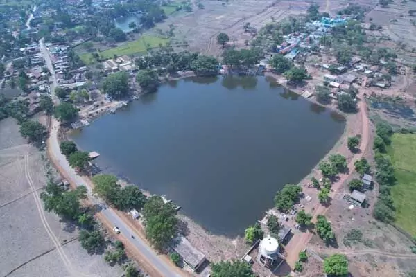 Chhattisgarh News: विष्‍णुदेव सरकार का एक और महत्वपूर्ण आदेश: अमृत सरोवर के तट पर लहराएगा तिरंगा