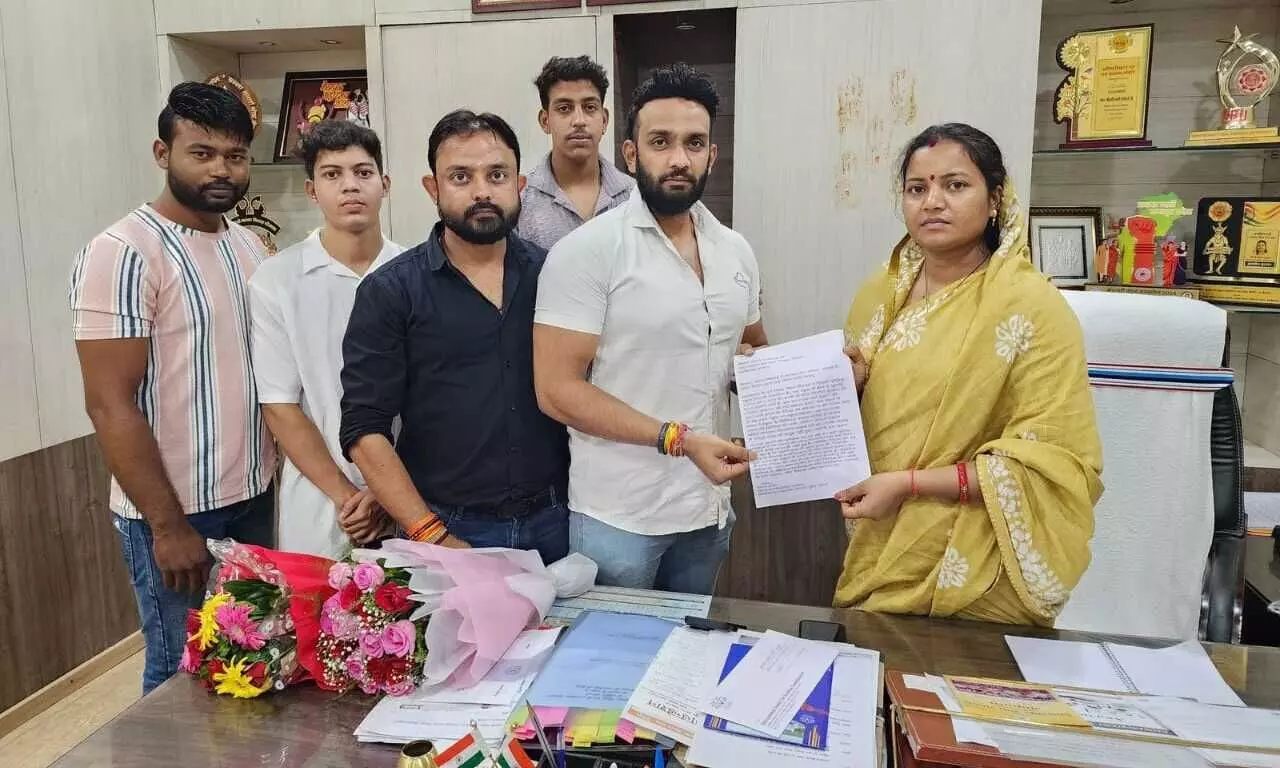 CG: मासूम से दुष्कर्म! बाल संरक्षण आयोग ने लिया संज्ञान, भाजयुमो ने मंत्री लक्ष्मी राजवाडे़ को सौंपा ज्ञापन