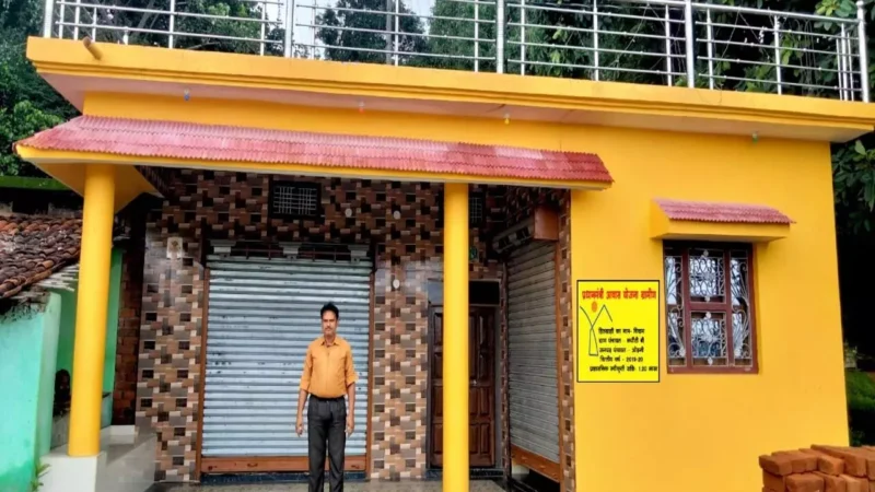 Surajpur News: प्रधानमंत्री आवास योजना ग्रामीण से विक्रम को मिला सपनों का आशियाना