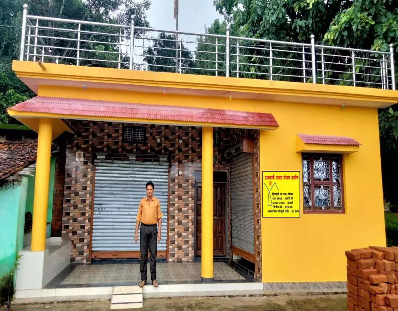 Surajpur News: प्रधानमंत्री आवास योजना ग्रामीण से विक्रम को मिला सपनों का आशियाना