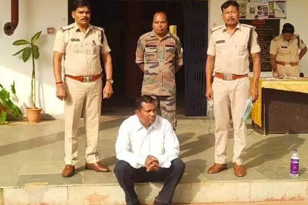 Balrampur News: धर्म परिवर्तन के लिए प्रलोभन देने वाला पास्टर गिरफ्तार: बेहतर शिक्षा, स्वास्थ्य और धन संपत्ति का देता था लालच