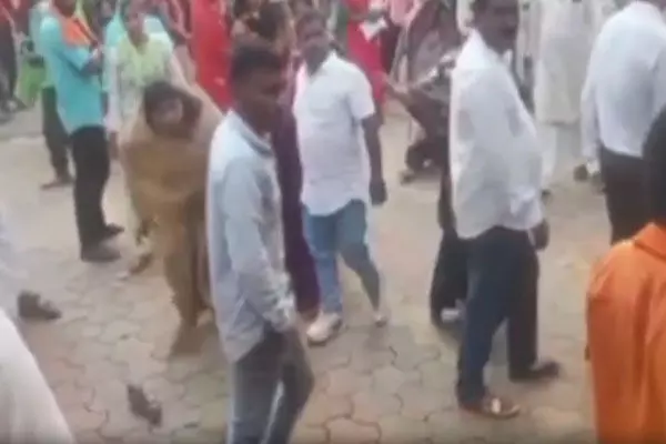 Chhindwara News: CMO की चप्पल से पिटाई, महिला पार्षदों ने दौड़ा – दौड़ा कर पीटा, जानें पूरा मामला