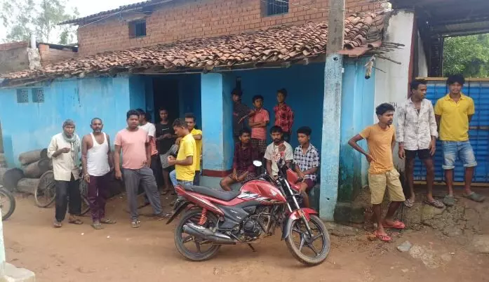 Bilaspur News: प्रेमी की आत्महत्या से परेशान प्रेमिका ने पहले कुएं में कुदी, जहर पिया, फिर भी बच गई तो लगा ली फांसी…