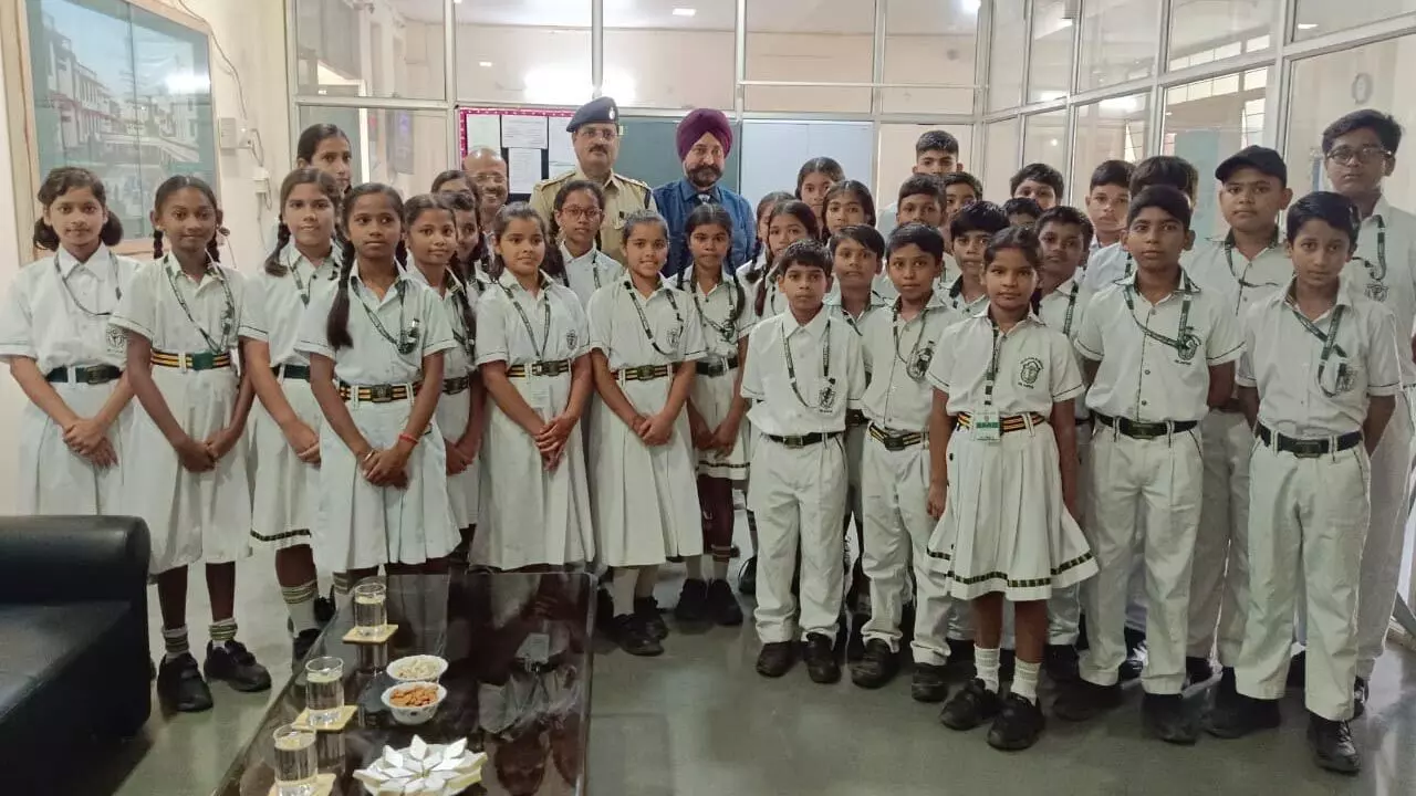 RTE News: गरीब बच्चों की सुध लेने पहली बार कोई एसपी पहुंचा बड़े स्कूल, इस जिले में कलेक्टर, एसपी समेत 117 बनाए गए हैं मेंटर…