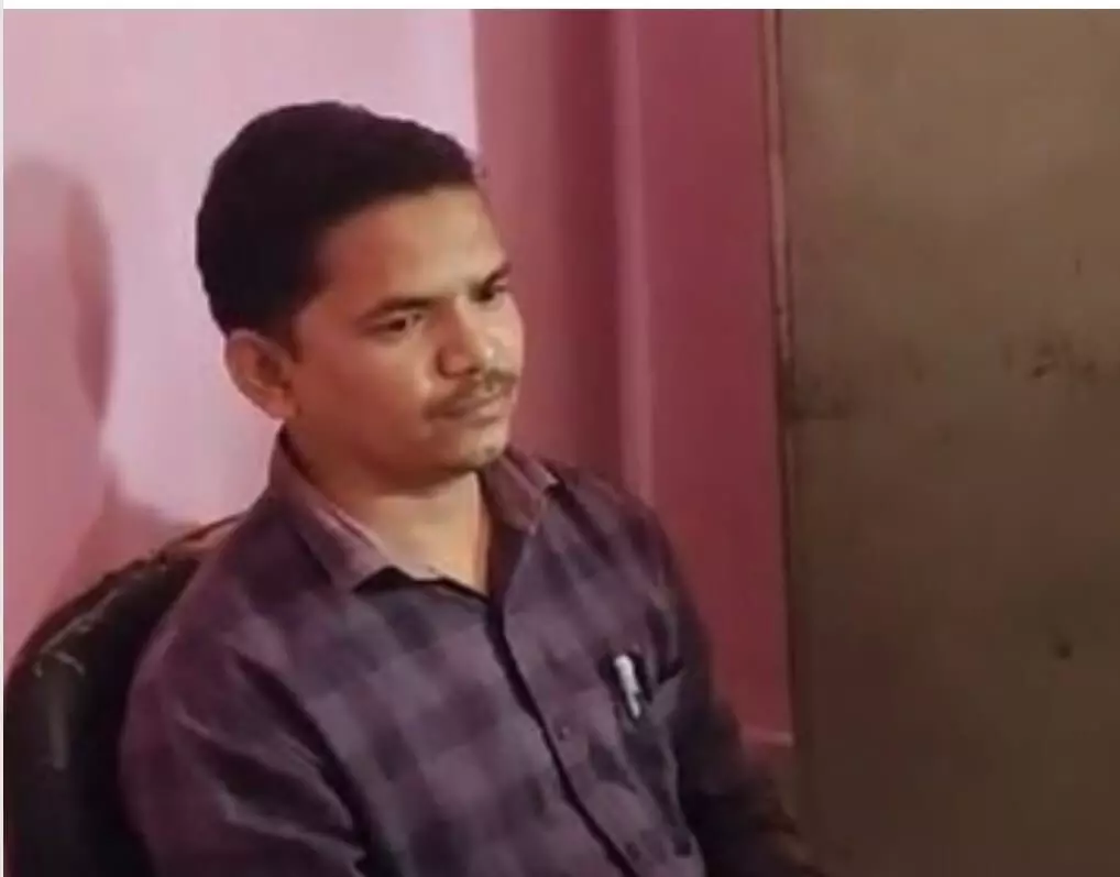 CG ACB Trap: शिक्षा विभाग रिश्वतखोर क्लर्क गिरफ्तार, एरियर्स निकलवाने के एवज में घूस लेने वाले बाबू को ACB ने पकड़ा