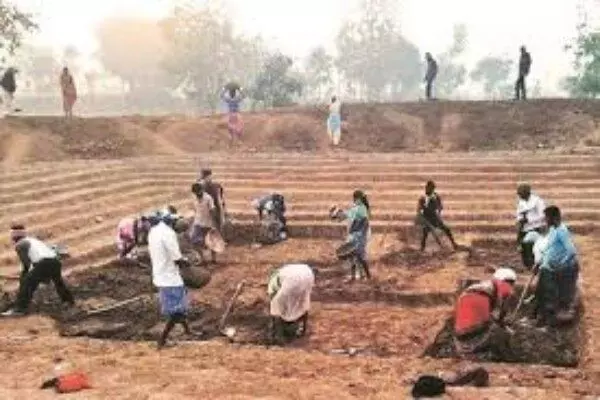 Pradhan Mantri Garib Kalyan Rojgar Abhiyan: 125 दिन की गारंटीड जॉब, जानें किन मंत्रालयों और योजनाओं में होता है काम, क्या है आवेदन का तरीका ?