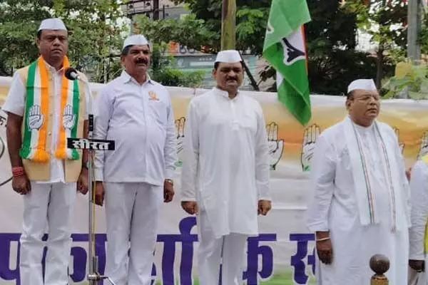 CG Independence Day: पीसीसी अध्यक्ष दीपक बैज ने राजीव भवन में किया ध्वजारोहण: कहा- जनता के हकों की लड़ाई के लिए हम हमेशा तत्पर हैं