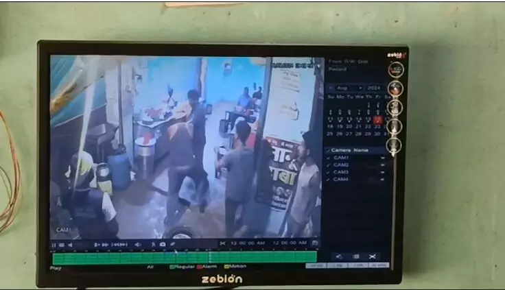 Mungeli News: ढाबा संचालक ने दूसरे ढाबा संचालक को मारा चाकू, CCTV फुटेज आया सामने…
