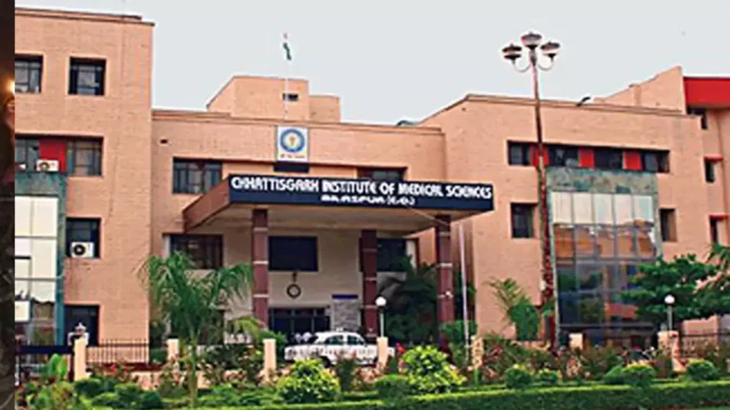 Bilaspur News: सिम्स अस्पताल में मरीज की परिजन से सुपरवाइजर ने की छेड़छाड़, मचा हड़कंप…