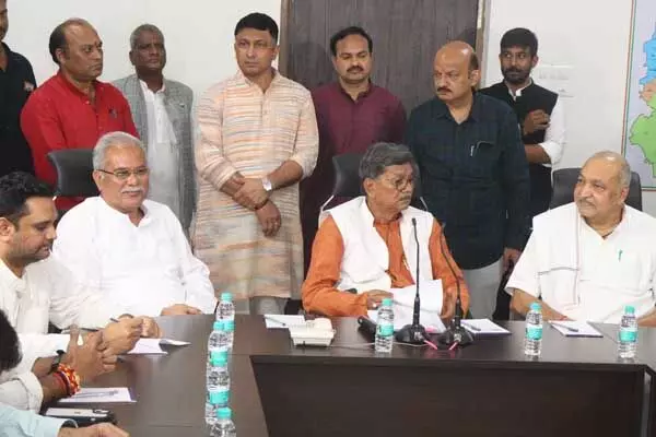 Chhattisgarh News: कांग्रेस विधायक दल की बैठक: विधायक देवेंद्र यादव से मिलने जेल पहुंचे नेता प्रतिपक्ष ने कहा…