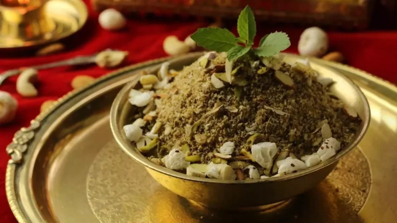 Janmashtami  2024 Dhaniya Panjiri Prasad : बहुत सरल है विधि… दादी-नानी नहीं यहाँ सीखे कान्हा के प्रिय भोग की रेसिपी "धनियां पंजीरी", जानें धनियां पंजीरी का महत्व