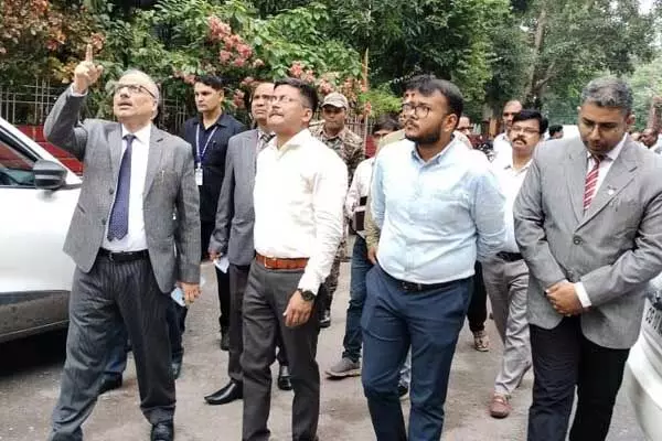 Bilaspur High Court: कोर्ट रूम की दीवारों में दरारें और जगह-जगह सीपेज: जानिये..औचक निरीक्षण करने पहुंचे मुख्य न्यायाधीश ने अव्यवस्था को देख क्या कहा…