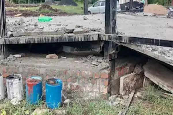 Mhow News: चोरल में बड़ा हादसा, निर्माणाधीन फार्म हाउस की छत गिरी, 7 मजदूर दबे