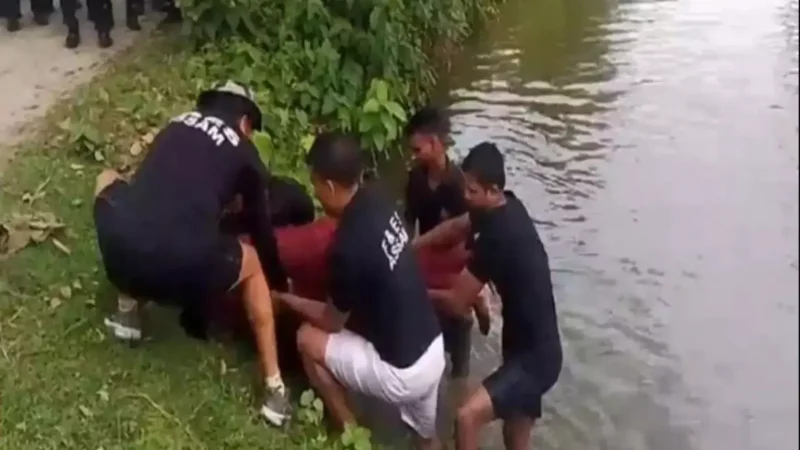 Assam Nagaon Rape Case: असम नौगांव रेप केस के मुख्य आरोपी की मौत, क्राइम सीन पर ले जाते वक्त तालाब में कूदा