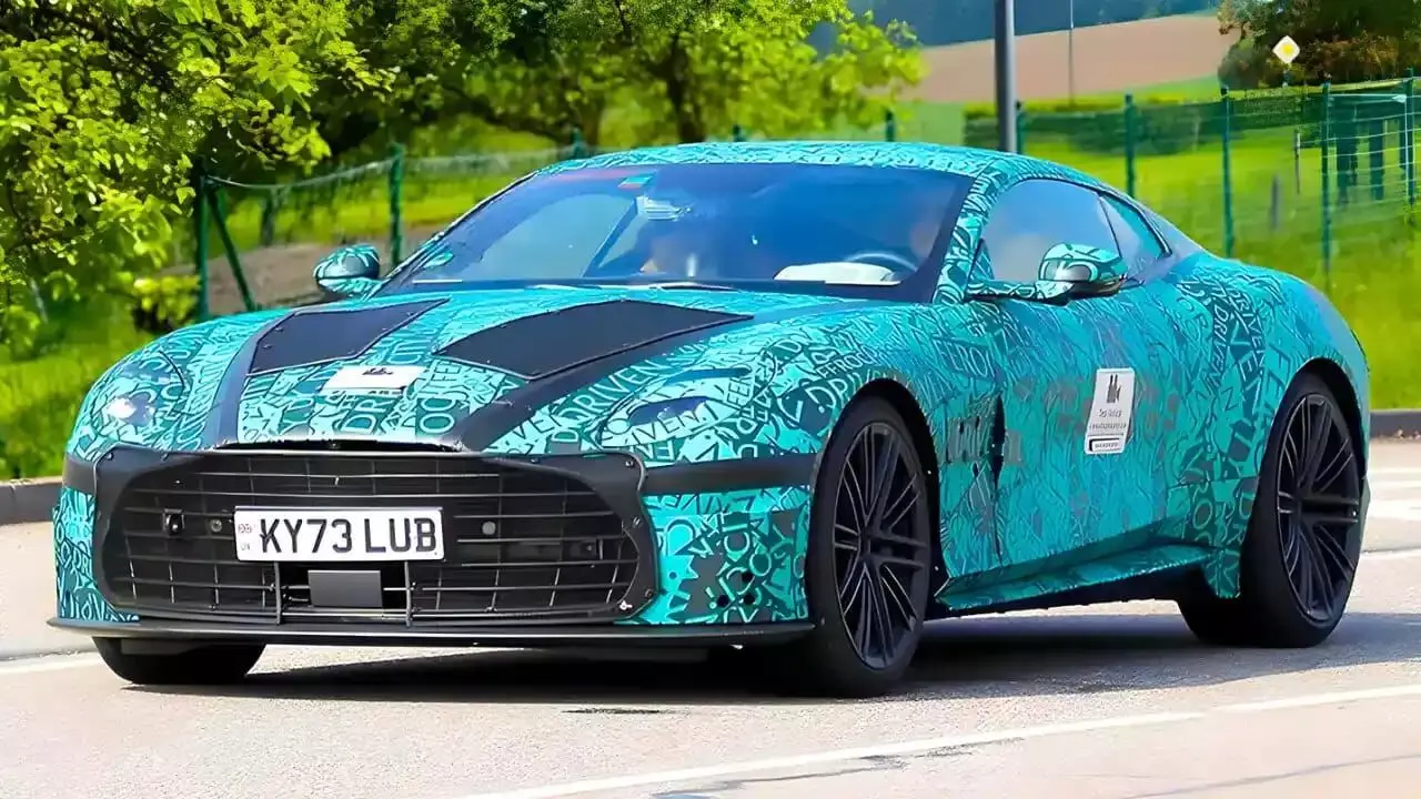 2025 Aston Martin Vanquish का टीज़र हुआ रिलीज़, जल्द ही उठेगा इस शानदार स्पोर्ट्स कार से पर्दा…