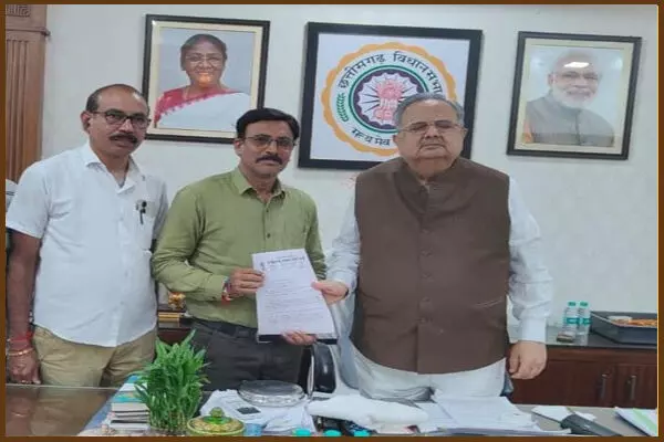 Chhattisgarh News: युक्तियुक्‍तकरण के विरोध में शिक्षक मोर्चा का संघर्ष जारी: स्‍पीकर, डिप्‍टी सीएम और मंत्री से मिलकर बताई खामियां, प्रक्रिया को स्थगित करने की मांग