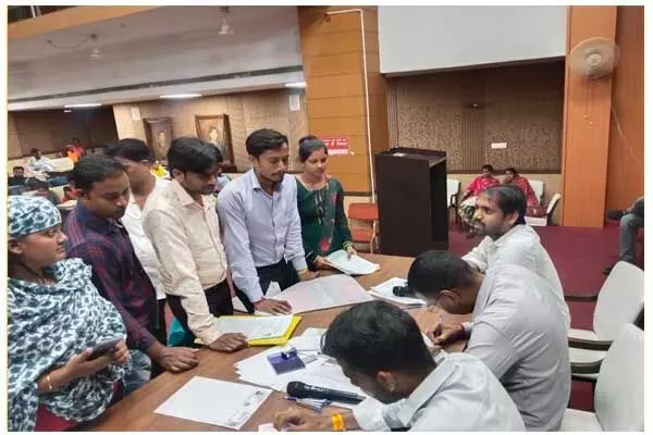 Raipur News: PM आवास योजना के लिए उमड़ी भीड़: 1133 मकानों के लिए आए 4500 आवेदन