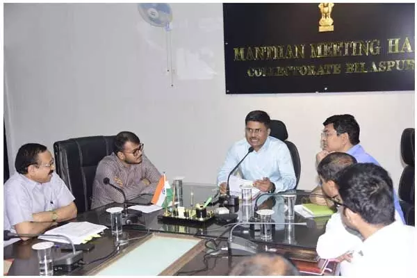 Bilaspur News: स्कूलों में पढ़ाई का माहौल बनाने कलेक्टर की ऐसी तैयारी: अस्‍पतालों की सुरक्षा को लेकर भी दिया निर्देश..