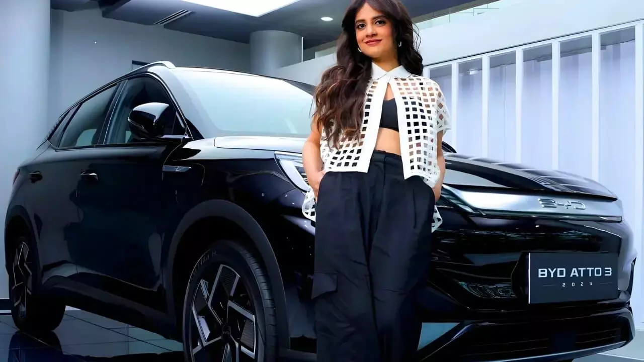 Jasleen Royal Buy BYD ATTO 3 Car: जसलीन रॉयल के दिल में BYD ATTO 3 ने बनाई जगह, जानिए क्या है इस इलेक्ट्रिक कार की खूबी…