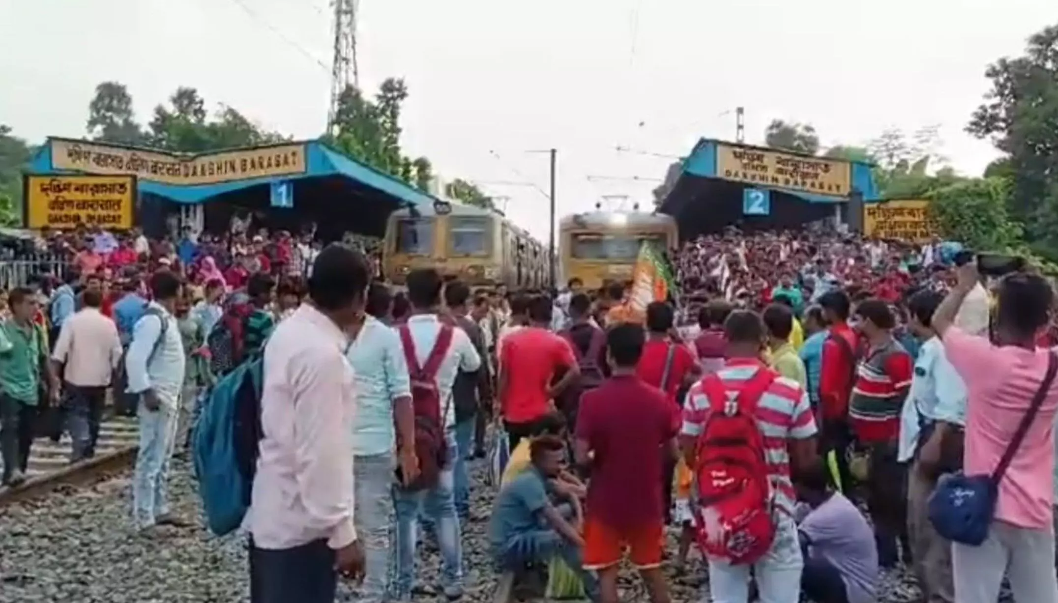 Bengal Bandh: भाजपा का बंगाल बंद शुरू, जगह-जगह ट्रेनें रोकी, बंगाल में शुरू हुआ भयंकर बवाल!
