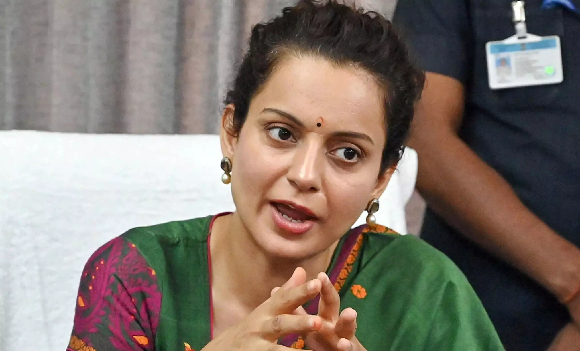 Kangana Ranaut News: कंगना रनौत को लगा तगड़ा झटका, ये बड़ी फिल्म की वजह से मिली जान से मारने की धमकी…