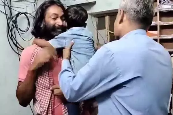 Jaipur News: किडनैपर का प्‍यार: आरोपी को छोड़कर मां-बाप के पास नहीं जाना चाह रहा था बच्‍चा,दूर होते ही लगा चीख-चीख कर रोने ..जनिये क्‍या है मामला