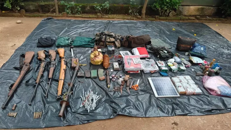 CG: पुलिस-नक्सली मुठभेड़ः महिला माओवादी सहित 18 लाख के तीन इनामी मारे गये, कई वारदातों मे थे शामिल