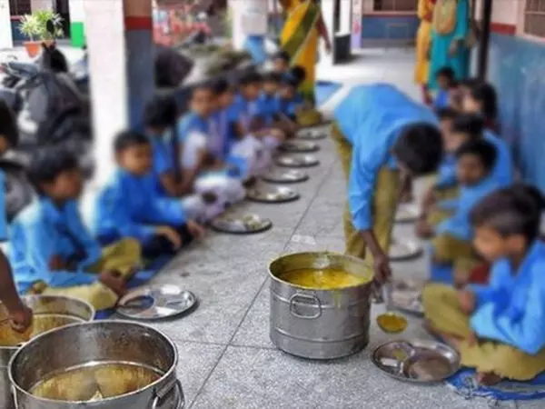 Bilaspur News: मध्याहन भोजन के गर्म खीर से झुलसा छात्र, स्कूल प्रबंधन की लापरवाही आई सामने