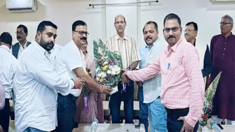 Ambikapur News: मध्य प्रदेश व राजस्थान की तर्ज पर छत्तीसगढ़ में उठी स्वर्ण कला बोर्ड की मांग…