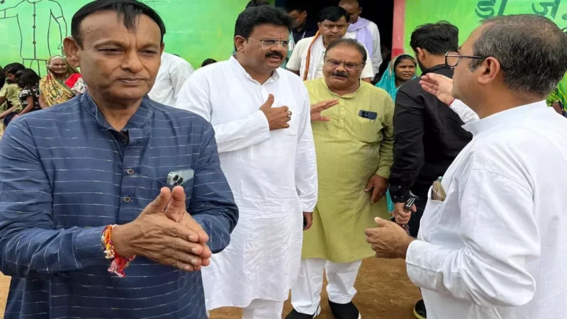 Bilaspur News: कांग्रेस का जाँच दल पहुंचा कोरीपारा: पीड़ित परिवार के अलावा ग्रामीणों से की मुलाकात