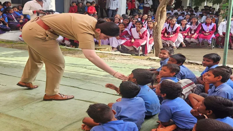 CG Police News: पुलिस विभाग की नई पहल, ‘खाखी किड्स’ से बच्चों को बनाया जाएगा साइबर और ट्रैफिक बडी…