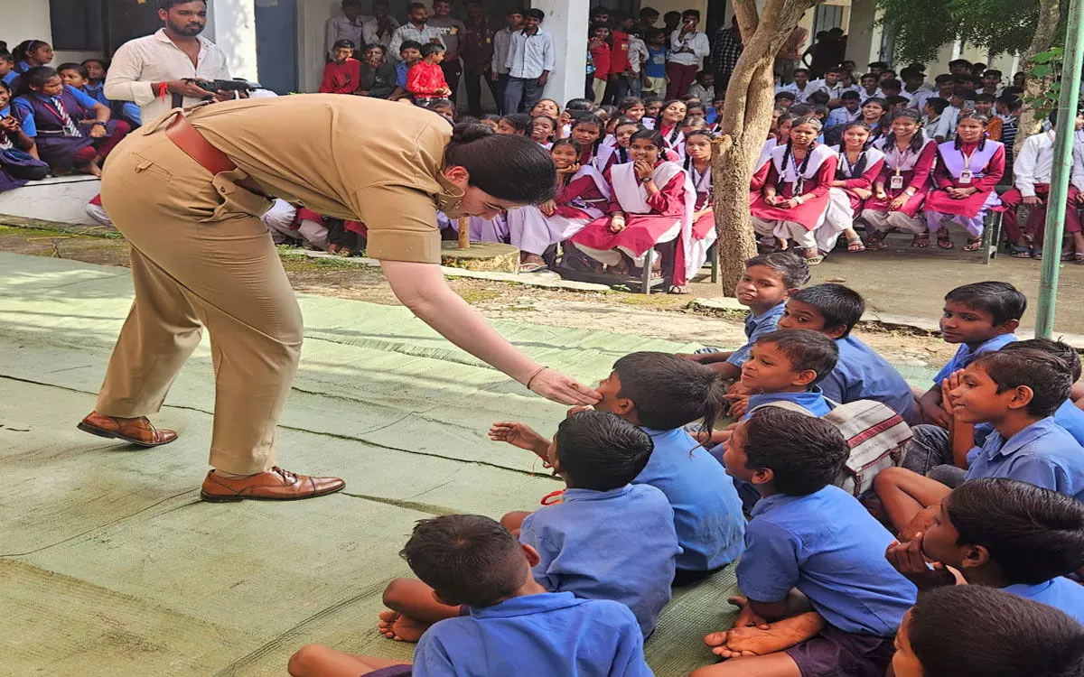 CG Police News: पुलिस विभाग की नई पहल, ‘खाखी किड्स’ से बच्चों को बनाया जाएगा साइबर और ट्रैफिक बडी…