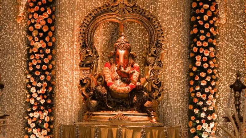 Vastu Tips for Ganesh Ji : वास्तु के हिसाब से हो "बप्पा", सूंड की दिशा से लेकर मूर्तियों की बनावट तक हर चीज है अहम… यहां जानें सब कुछ