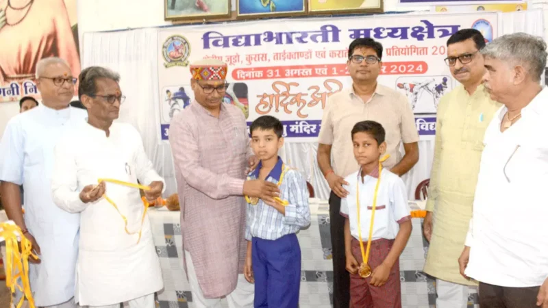 OP Choudhary: शिक्षा के साथ ही खेलकूद से निखरती है प्रतिभा, खेलकूद प्रतियोगिता के समापन कार्यक्रम में हुए शामिल मंत्री ओपी चौधरी…